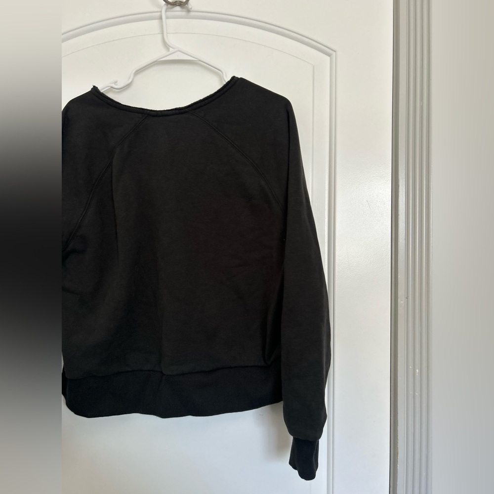 Vuori Women's Black V-Notch Pullover Sweatshirt Size Large Athleisure Cozy Chic - Picture 6 of 8